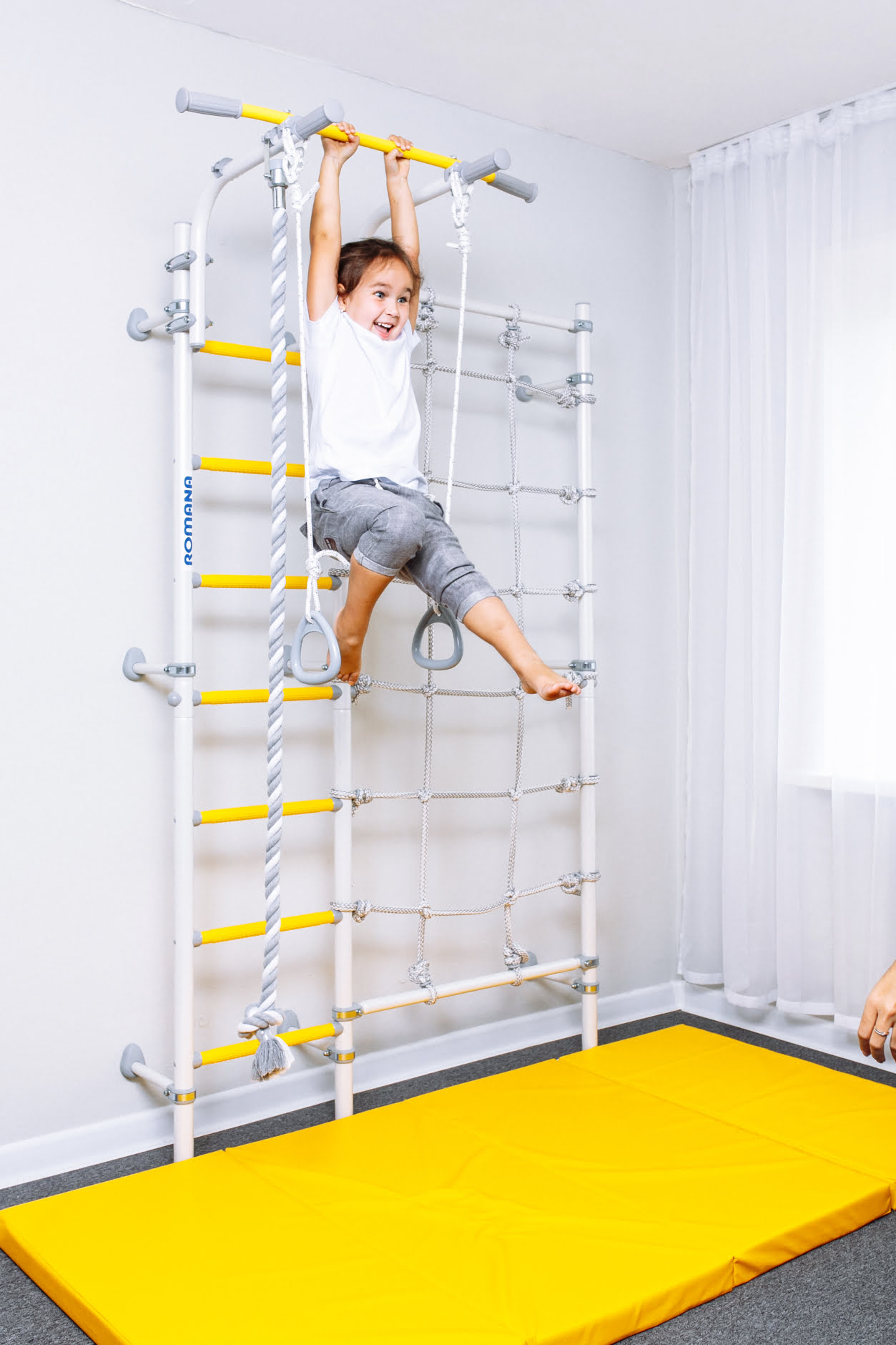 детская шведская стенка для квартиры с креплением к стене
