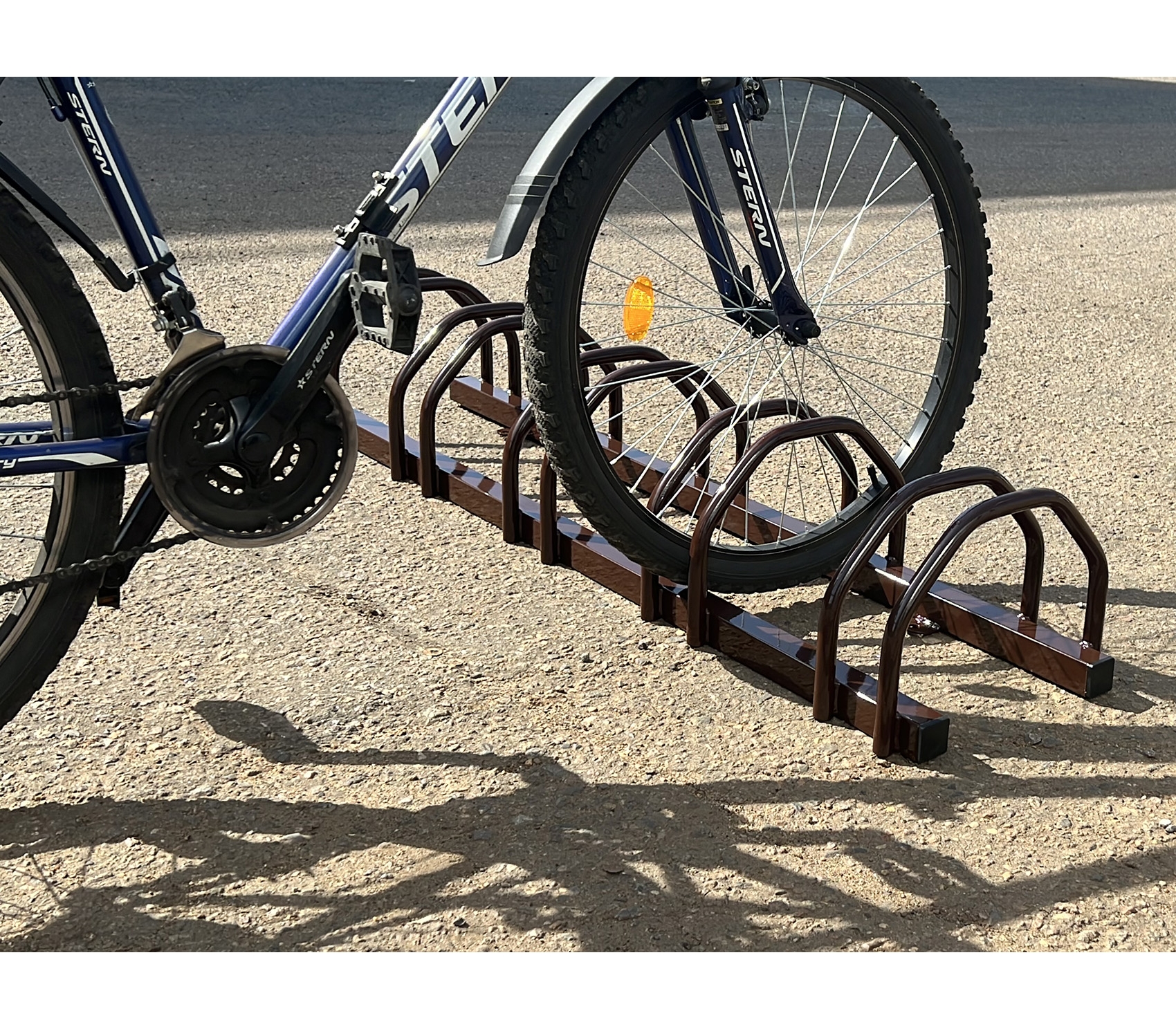 Подкатная стойка для хранения 4 велосипедов (6 велосипедов, если 4 из них детские)