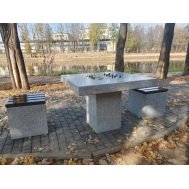 Стол шахматный с двумя табуретами