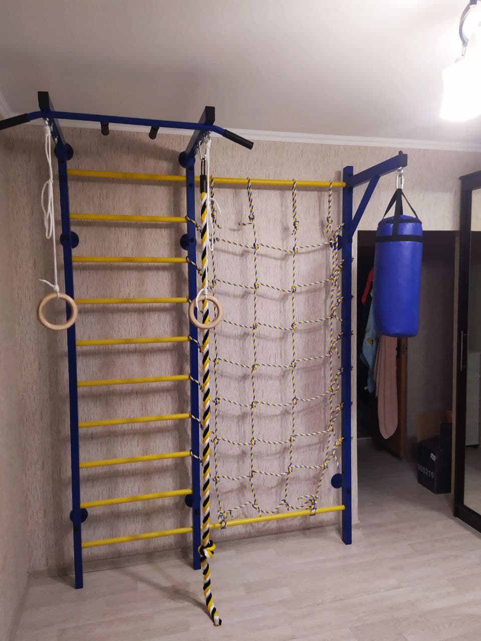 Домашний спортивный комплекс Семейный S1, с сетью для лазания, турником и кронштейном под грушу.