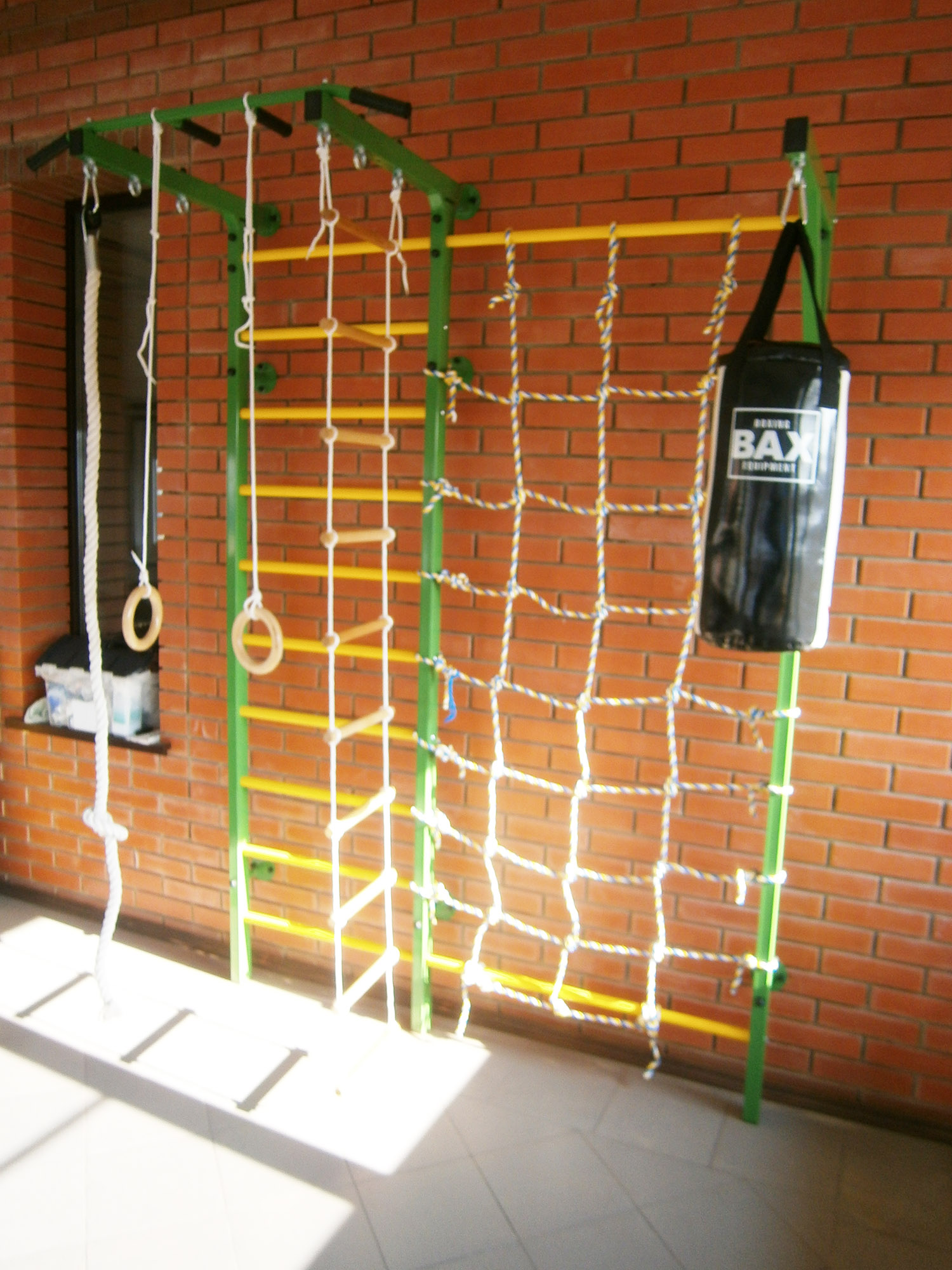 Домашний спортивный комплекс Семейный S1, с сетью для лазания, турником и кронштейном под грушу.