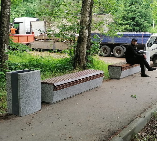 Скамейка деревянная с бетонным основанием С-68