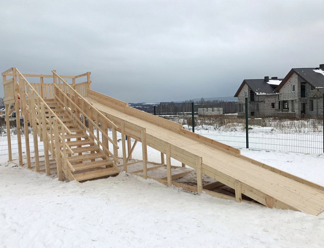 Зимняя горка ЗИМА WOOD-8 Савушка (скат 9 м)