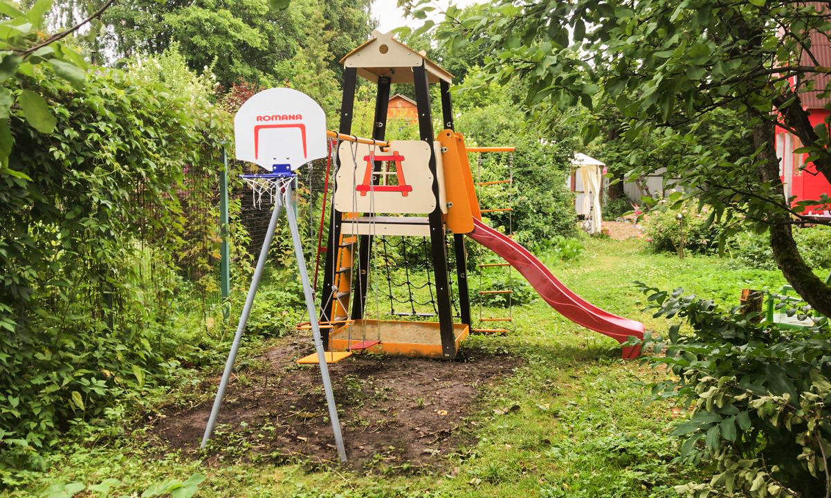 Спортивно-игровой комплекс ROMANA Избушка R.103.29.04 (+ Качели фанерные 1.Д-26.00 + Качели детские ДСК-ВО 91.07.11)