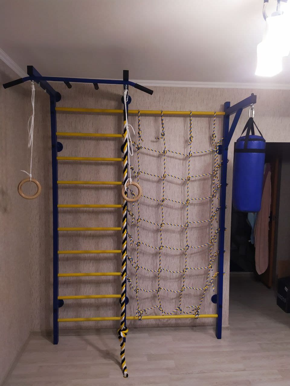 Домашний спортивный комплекс Семейный S1, с сетью для лазания, турником и кронштейном под грушу.