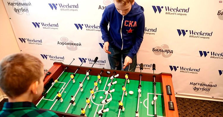 Настольный футбол (кикер) Stuttgart 4 ф (122 x 61 x 81см, коричневый)