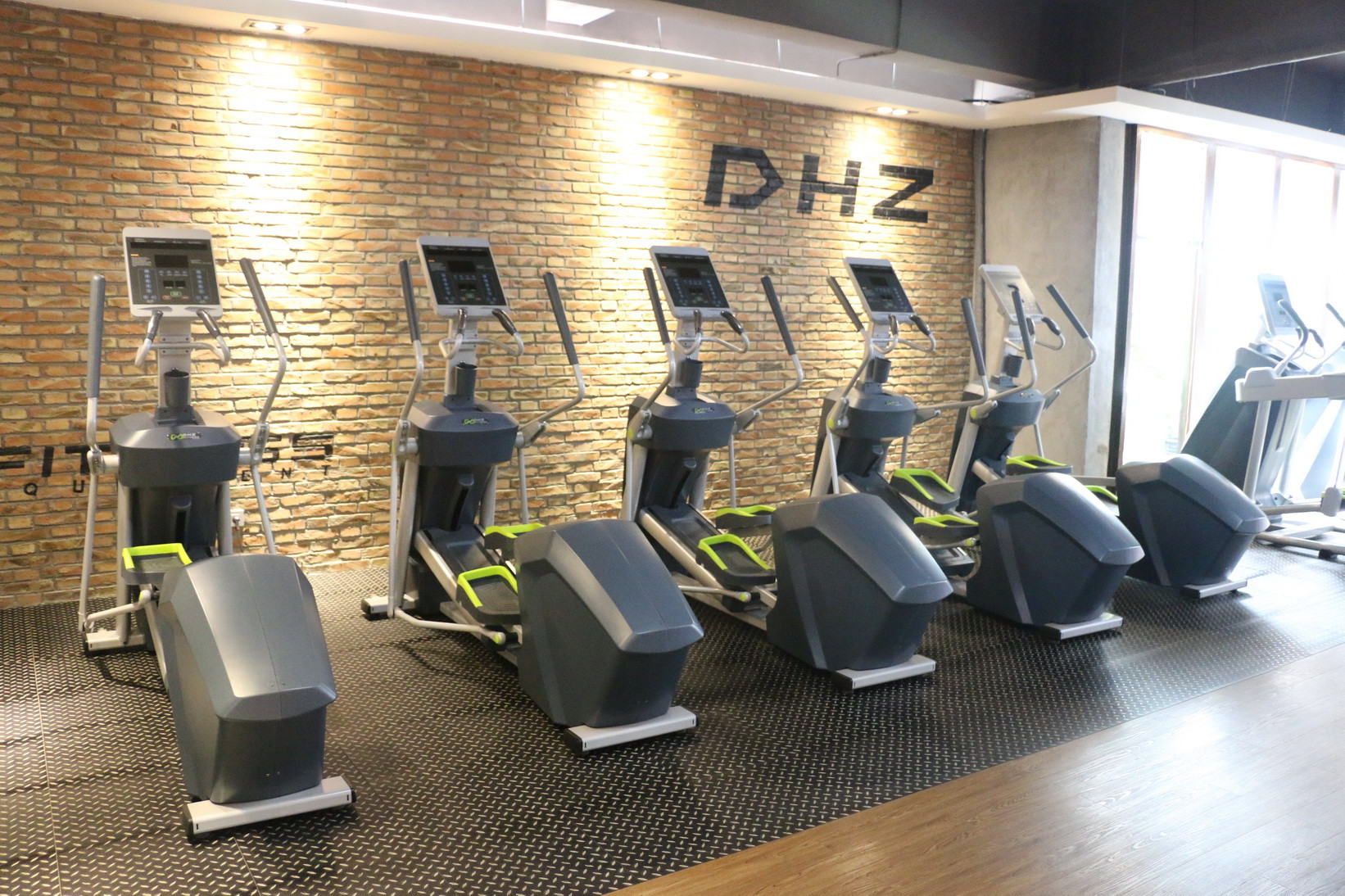 Эллиптический тренажер DHZ x9200