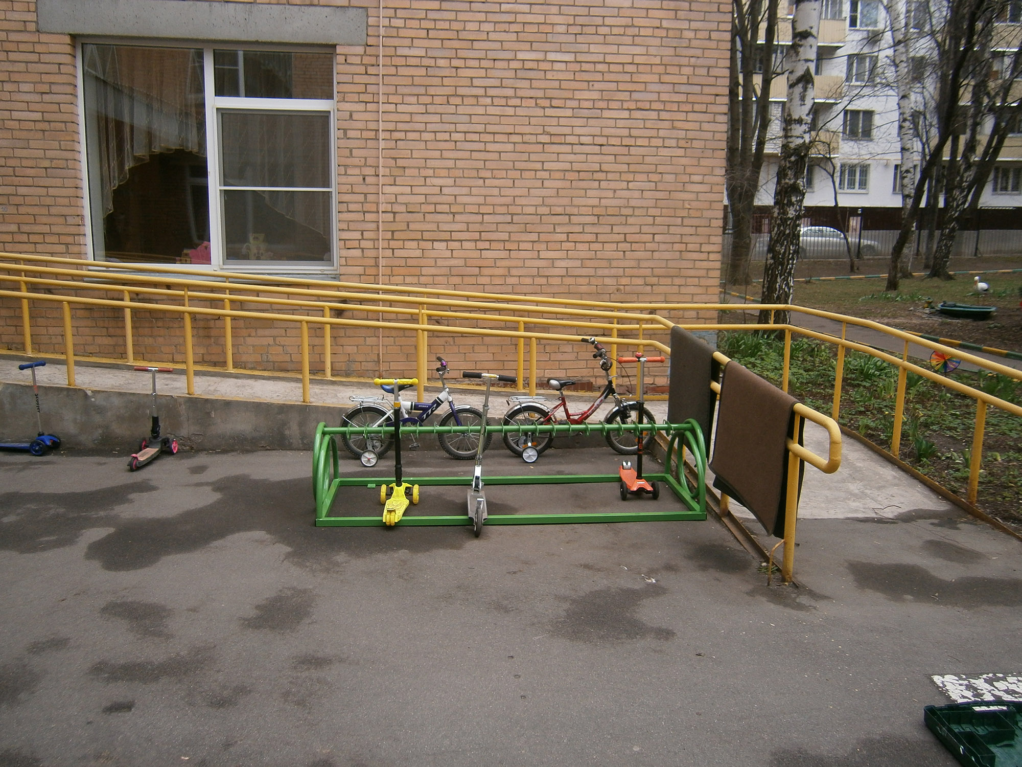 Парковка для самокатов Компакт на 30 мест