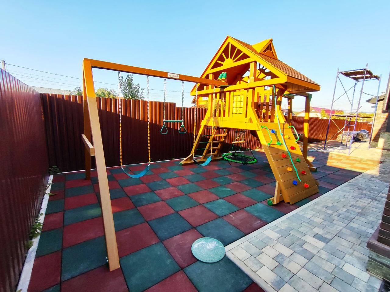 Сборка детского деревянного комплекса с горкой 