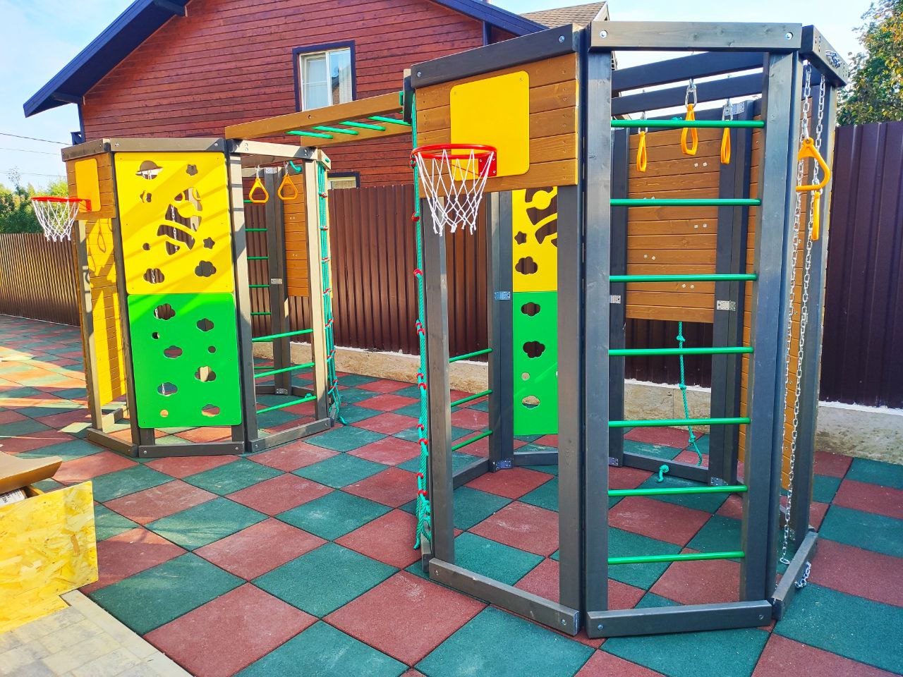 Установка деревянного воркаут комплекса для детей 