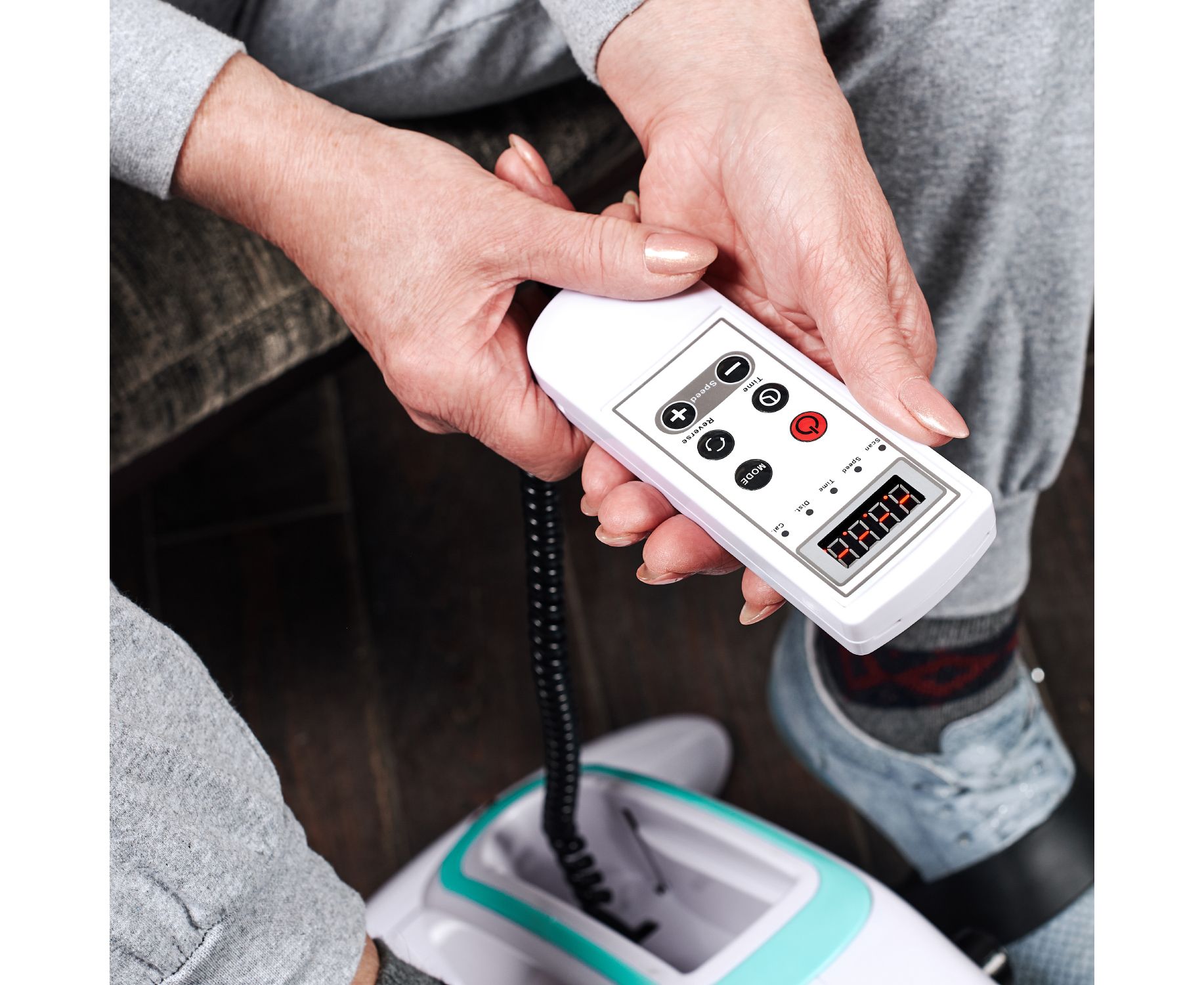 Мини велотренажер c электроприводом педалей DFC B808