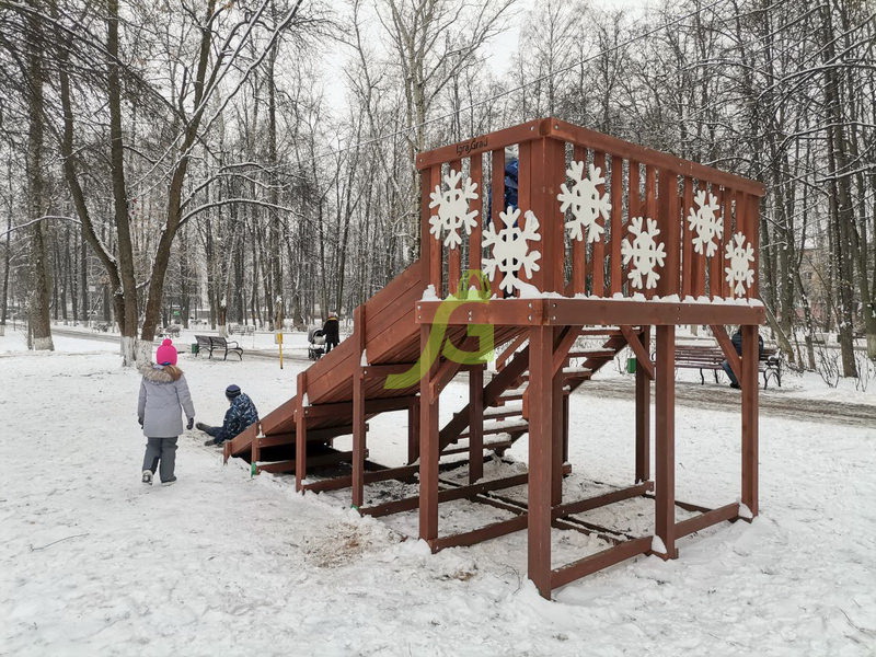 Зимняя деревянная горка Snow Fox, скат 4 м