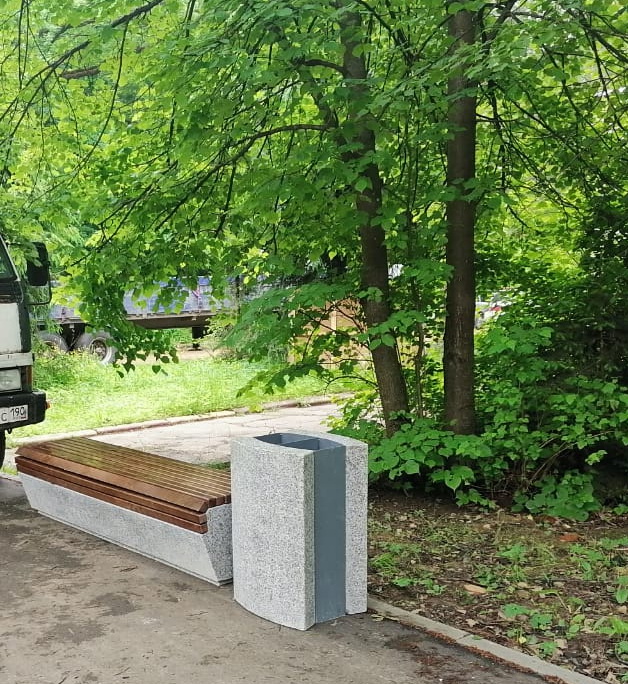 Скамейка деревянная с бетонным основанием С-68