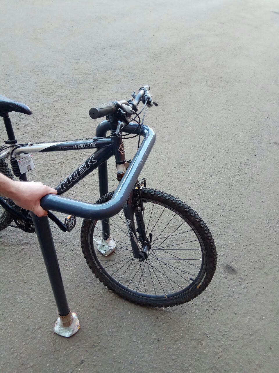 Велопарковка одиночная U-универсал