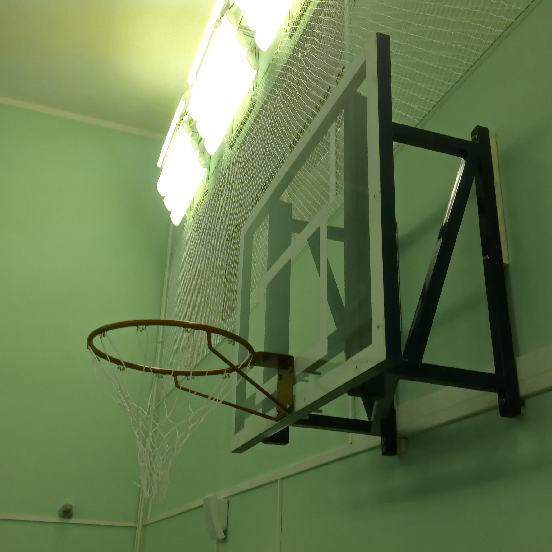 Щит баскетбольный из оргстекла 10 мм с регулировкой высоты (размер на выбор)