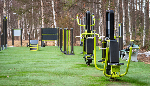 Установка и сборка уличных тренажеров