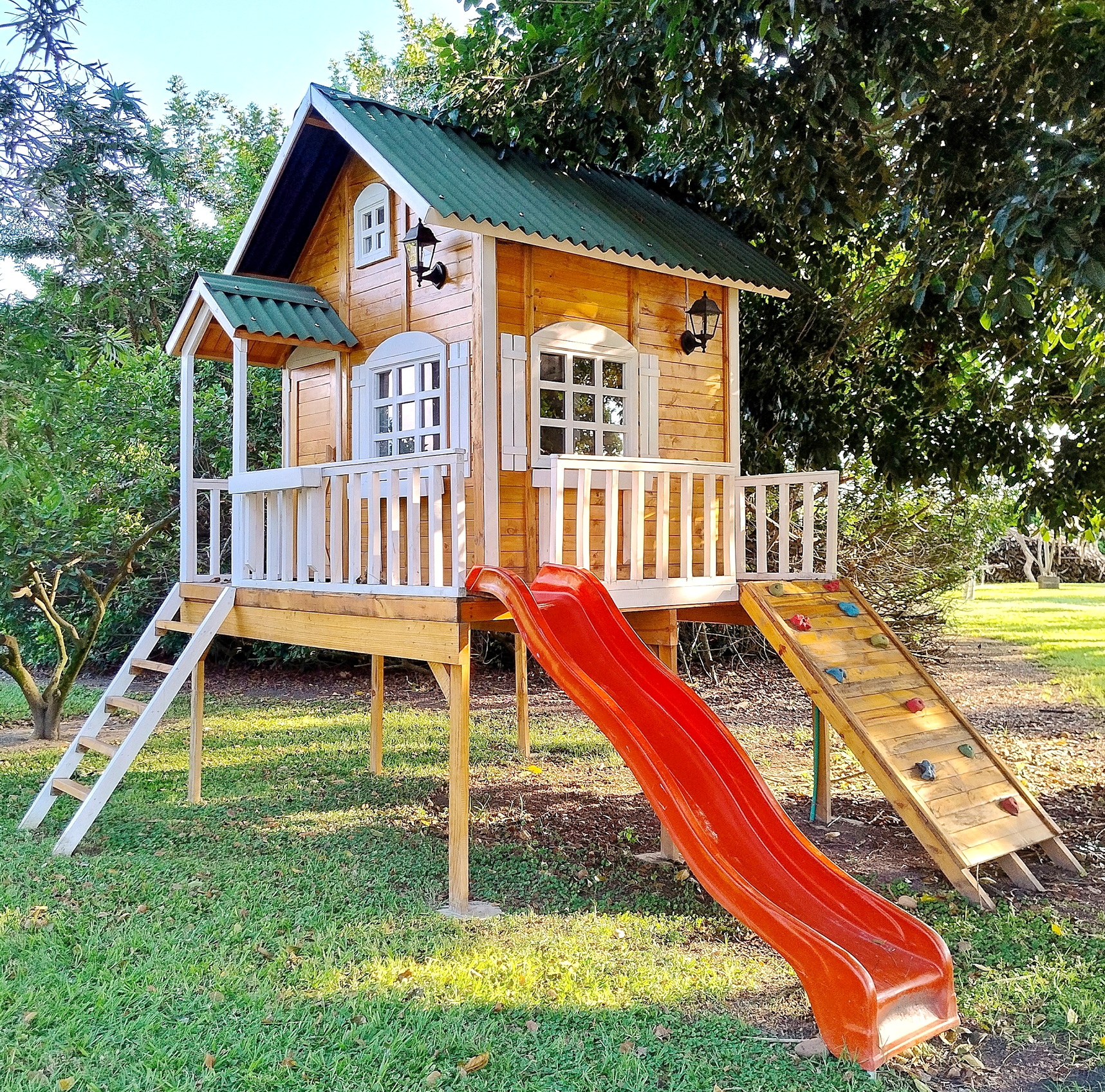 Детские деревянные игровые домики