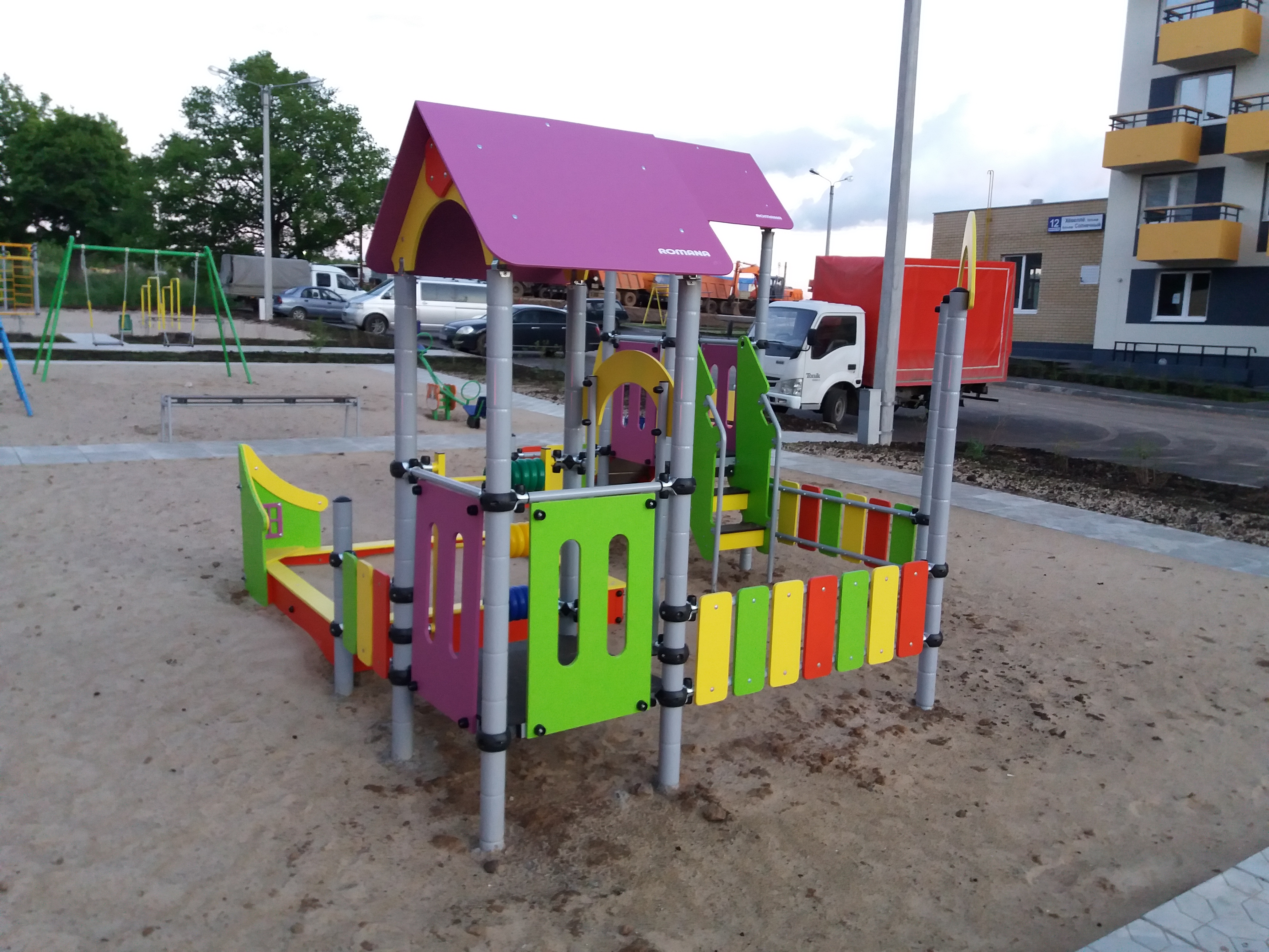 Песочный дворик с горкой «Romana 109.06.00»