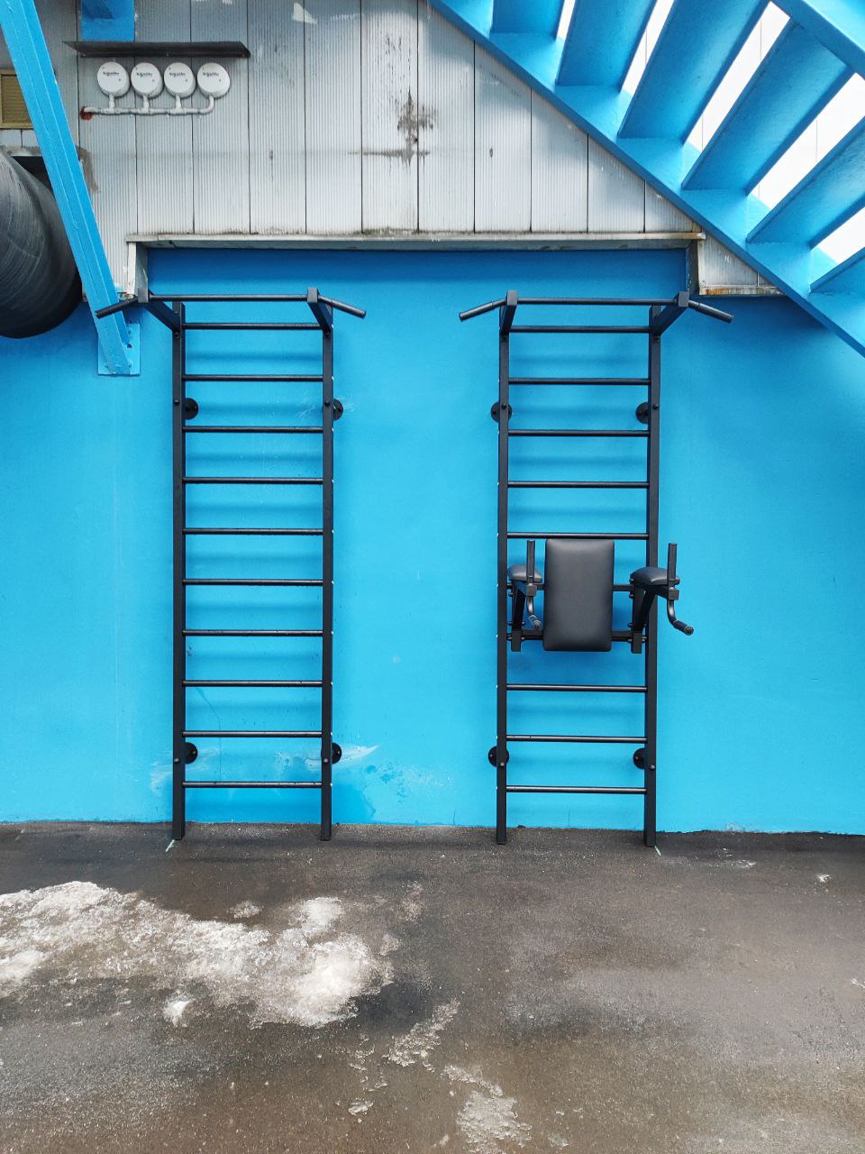 Монтаж металлических шведских стенок с подвесным оборудованием 