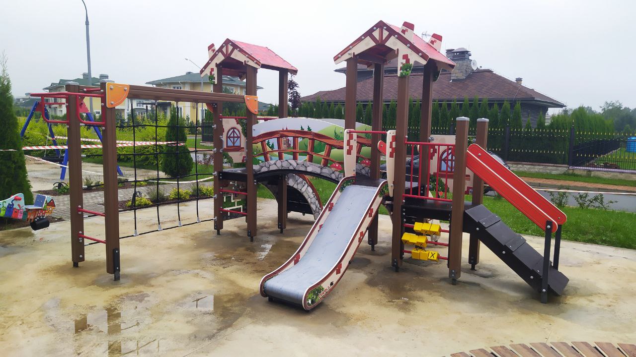 Монтаж детской игровой площадки 