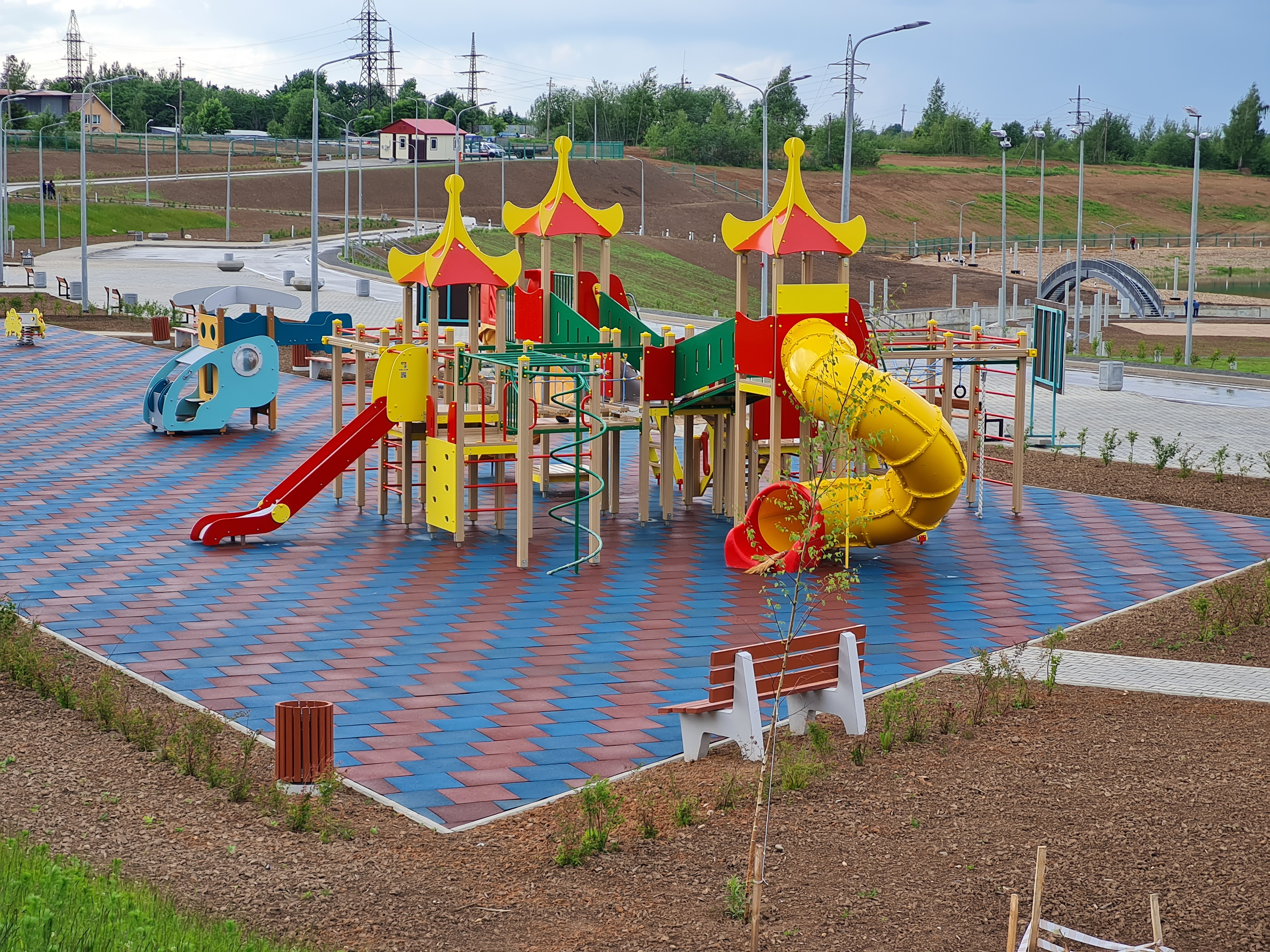 Монтаж детской игровой площадки 