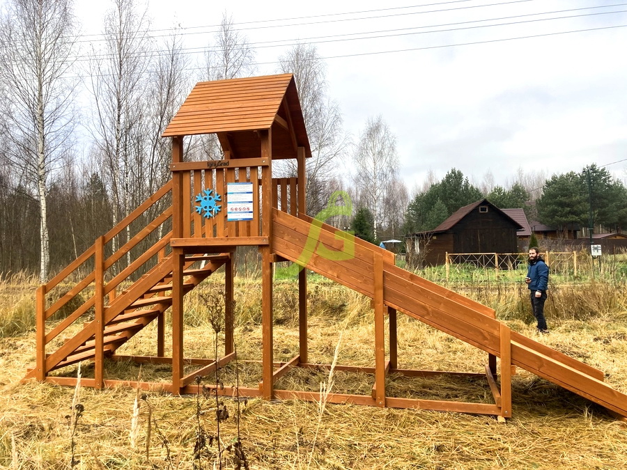 Зимняя деревянная горка IgraGrad Snow Fox Start с крышей, скат 4 м