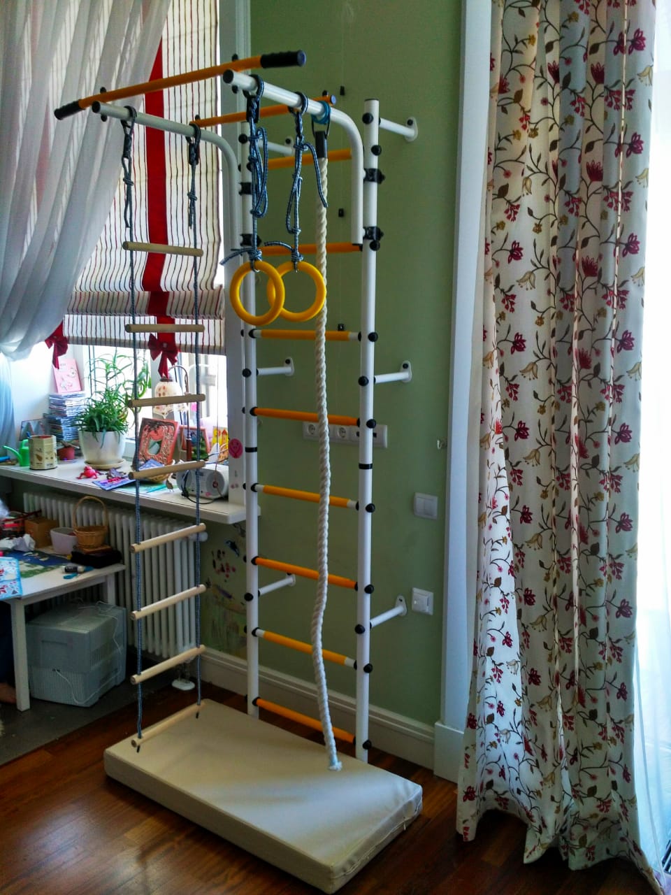 Детский спортивный комплекс ЮНЫЙ АТЛЕТ модель Пристенный бело/жёлтый