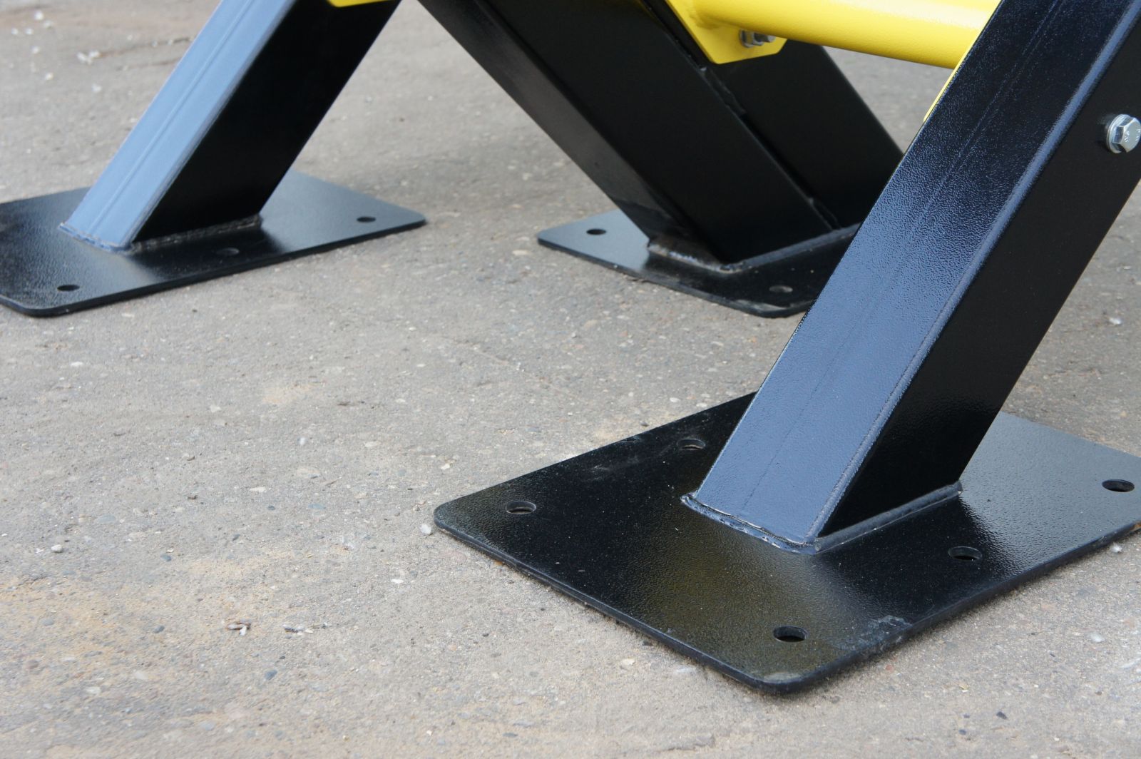 Тренажер уличный Жим от груди лежа YTX2