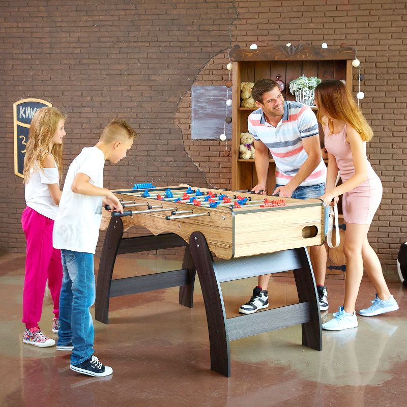 Настольный футбол на ножках