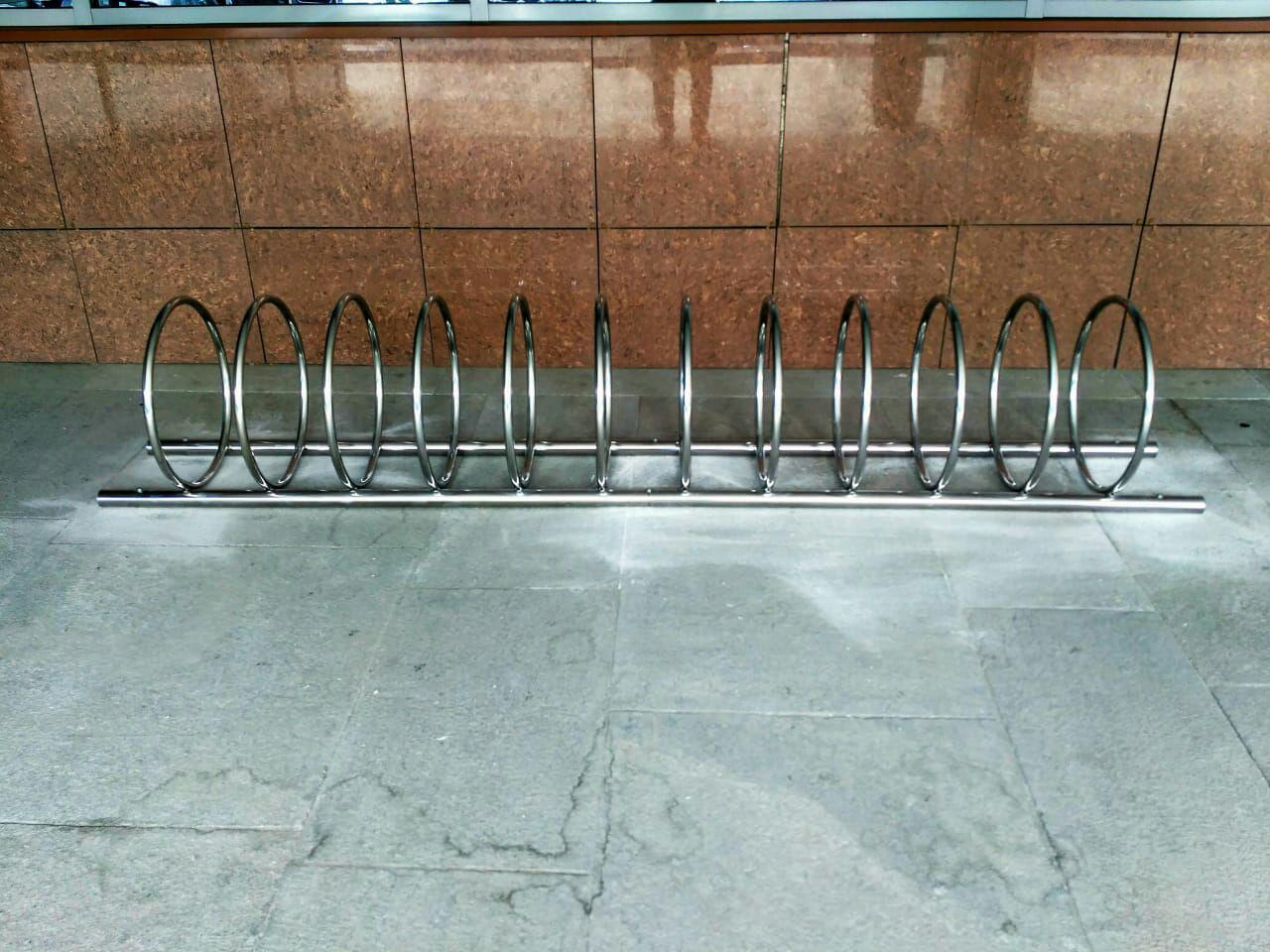 Велопарковка Луна из нержавеющей стали