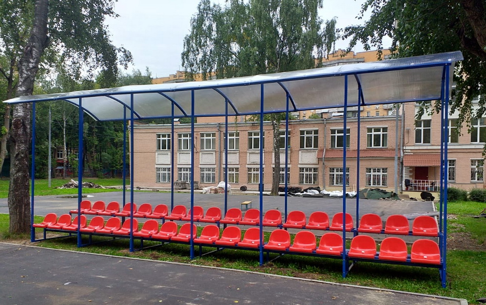 Трибуна с навесом (6,5х2 м) с 24 посадочными местами (20.001)