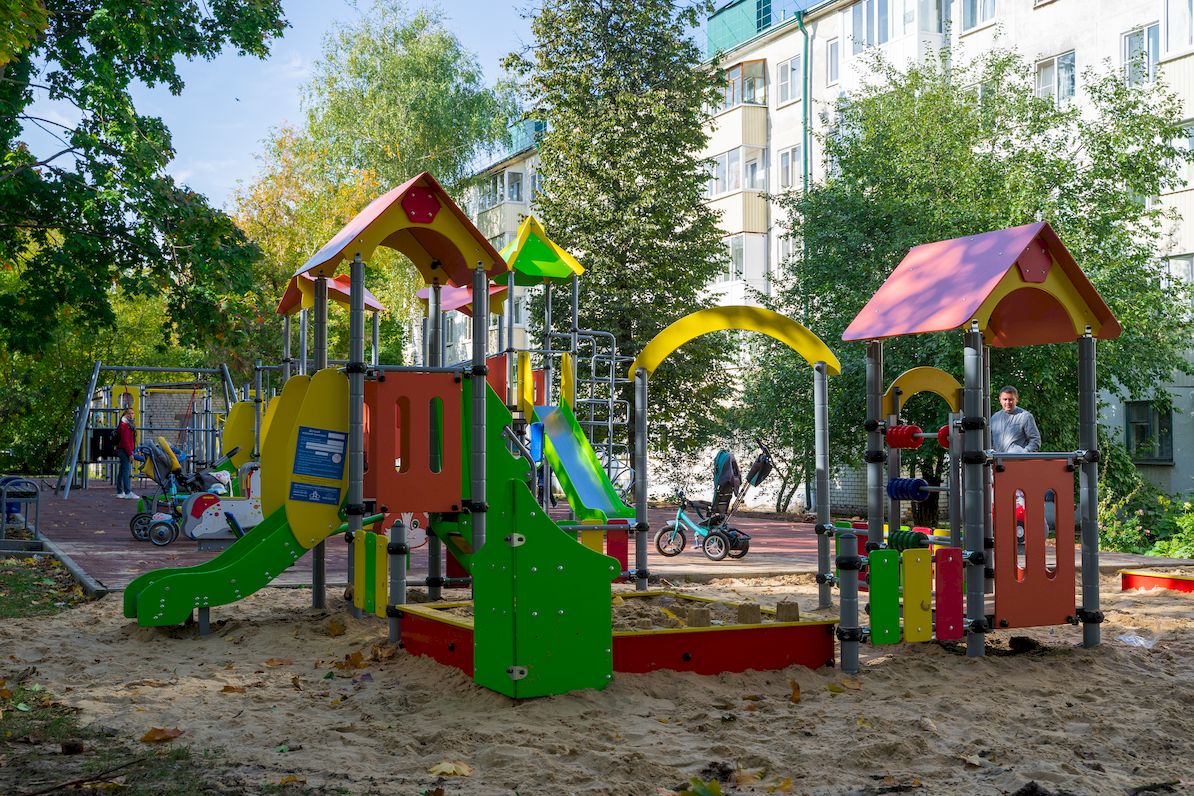 Песочный дворик с горкой «Romana 109.06.00»