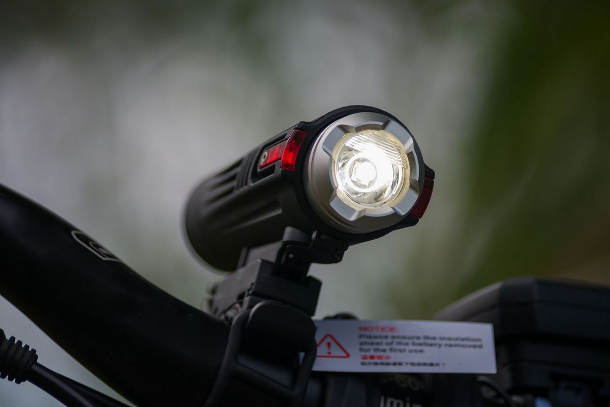 Велофара Fenix BC21R XM-L2 T6 natural white LED