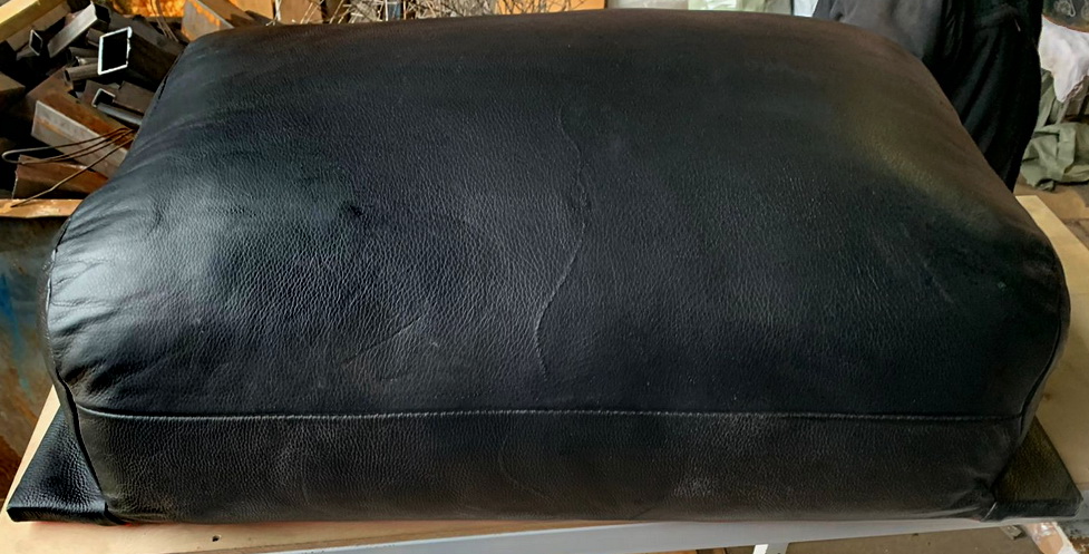 Боксерская настенная груша (подушка), кожа (05.104)