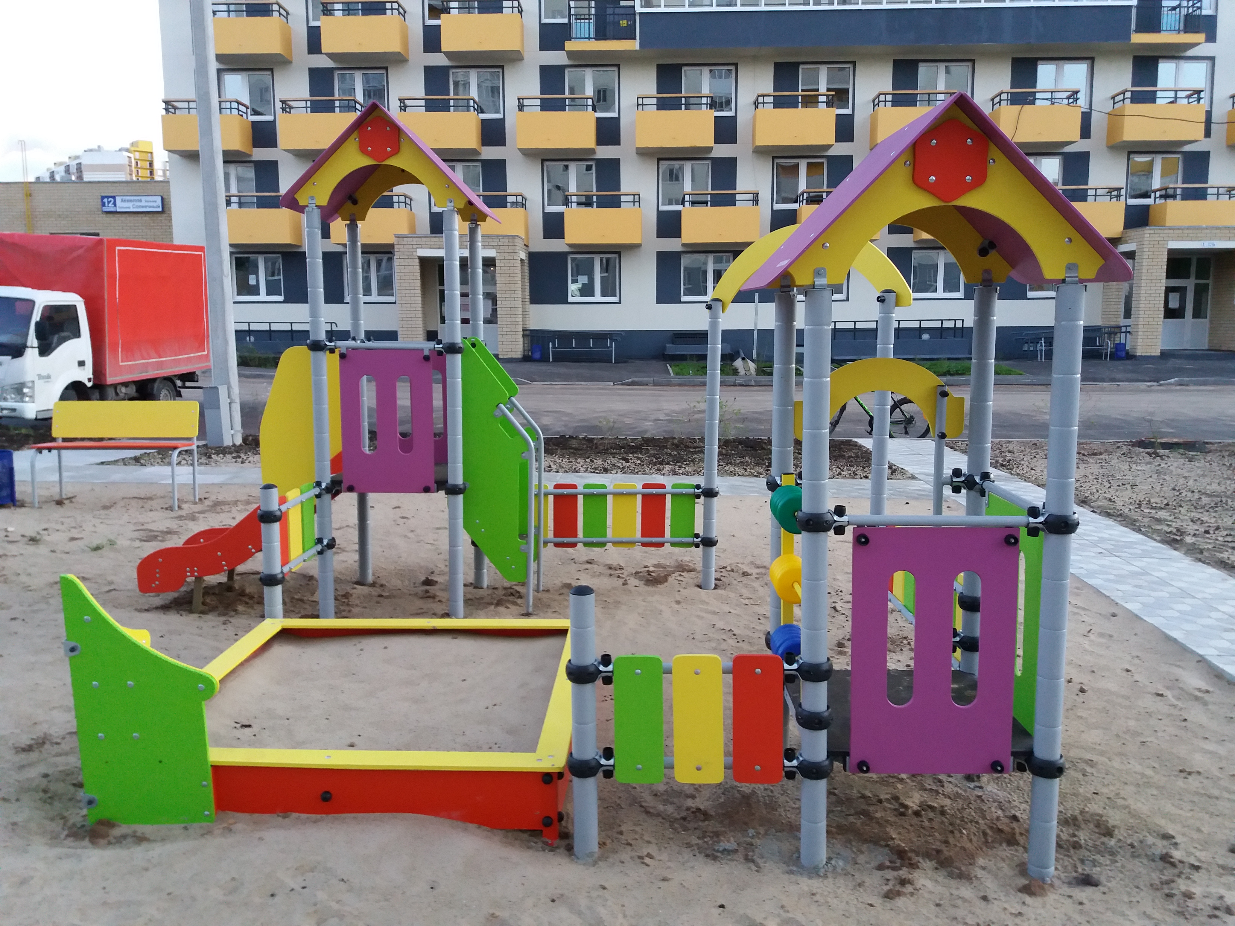 Песочный дворик с горкой «Romana 109.06.00»