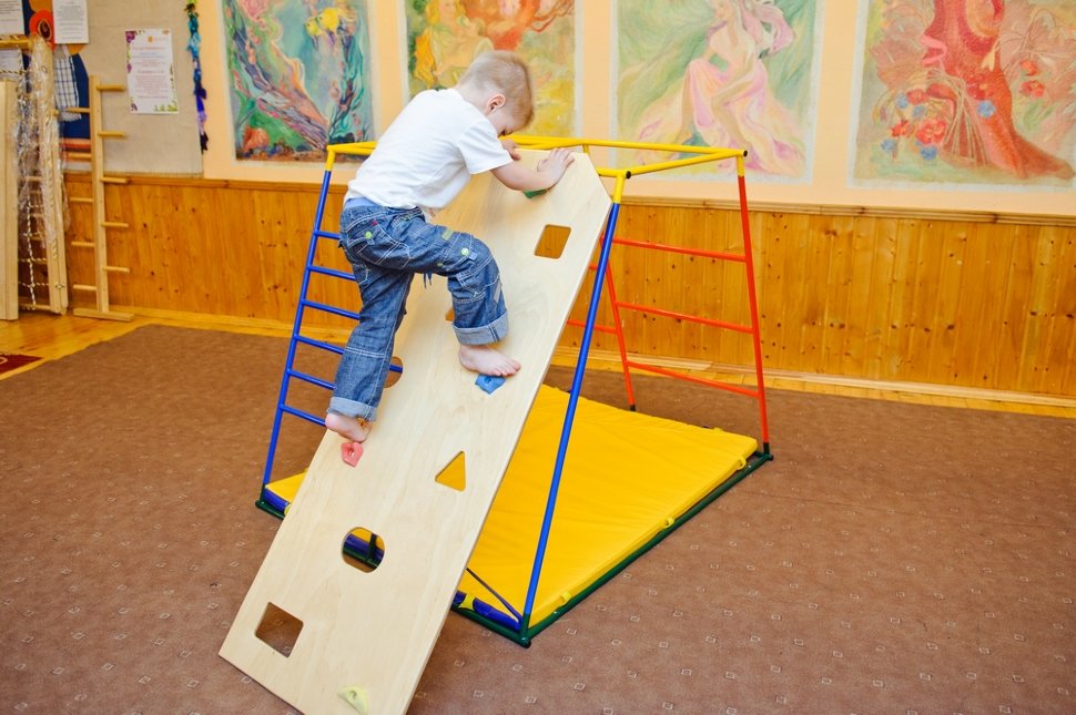 Скалодром деревянный