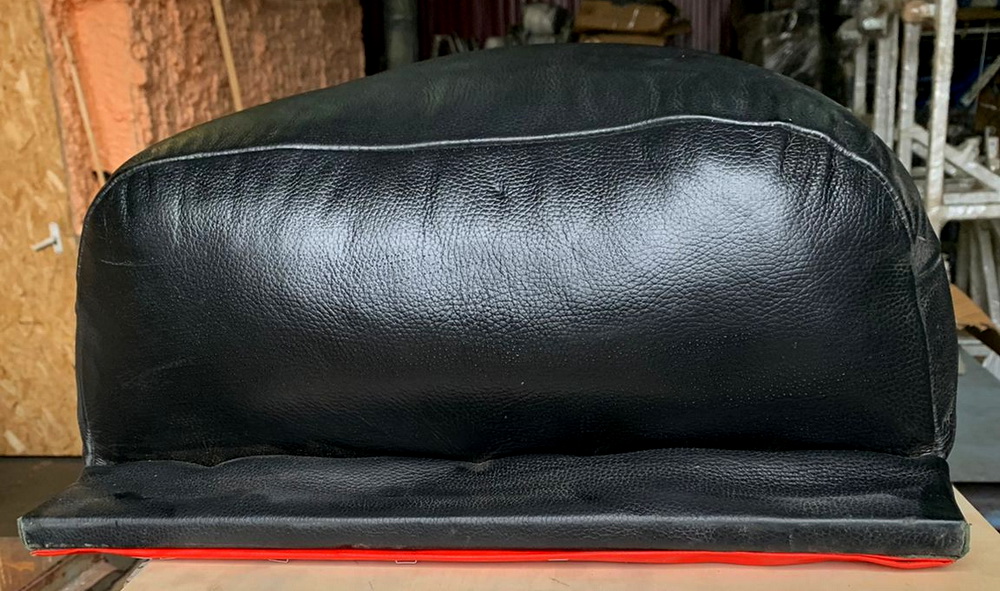 Боксерская настенная груша (подушка), кожа (05.104)