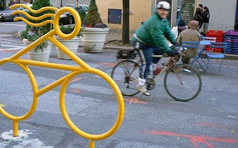 Велопарковка Велосипедистка