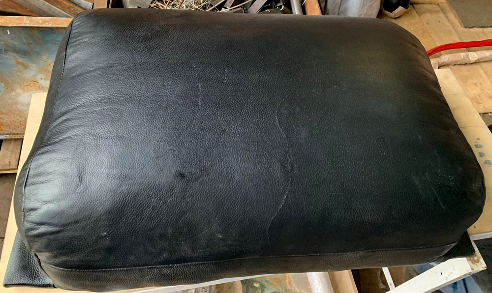 Боксерская настенная груша (подушка), кожа (05.104)