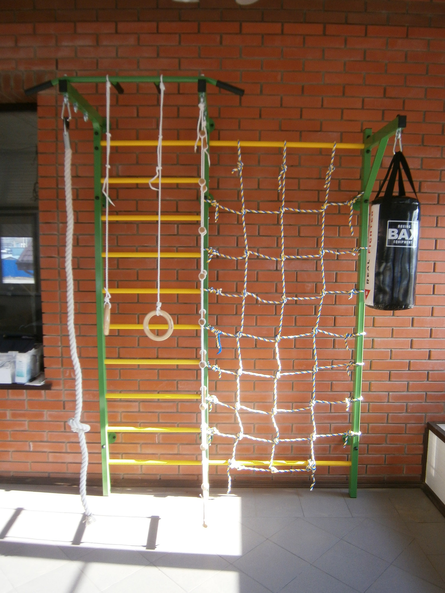 Домашний спортивный комплекс Семейный S1, с сетью для лазания, турником и кронштейном под грушу.