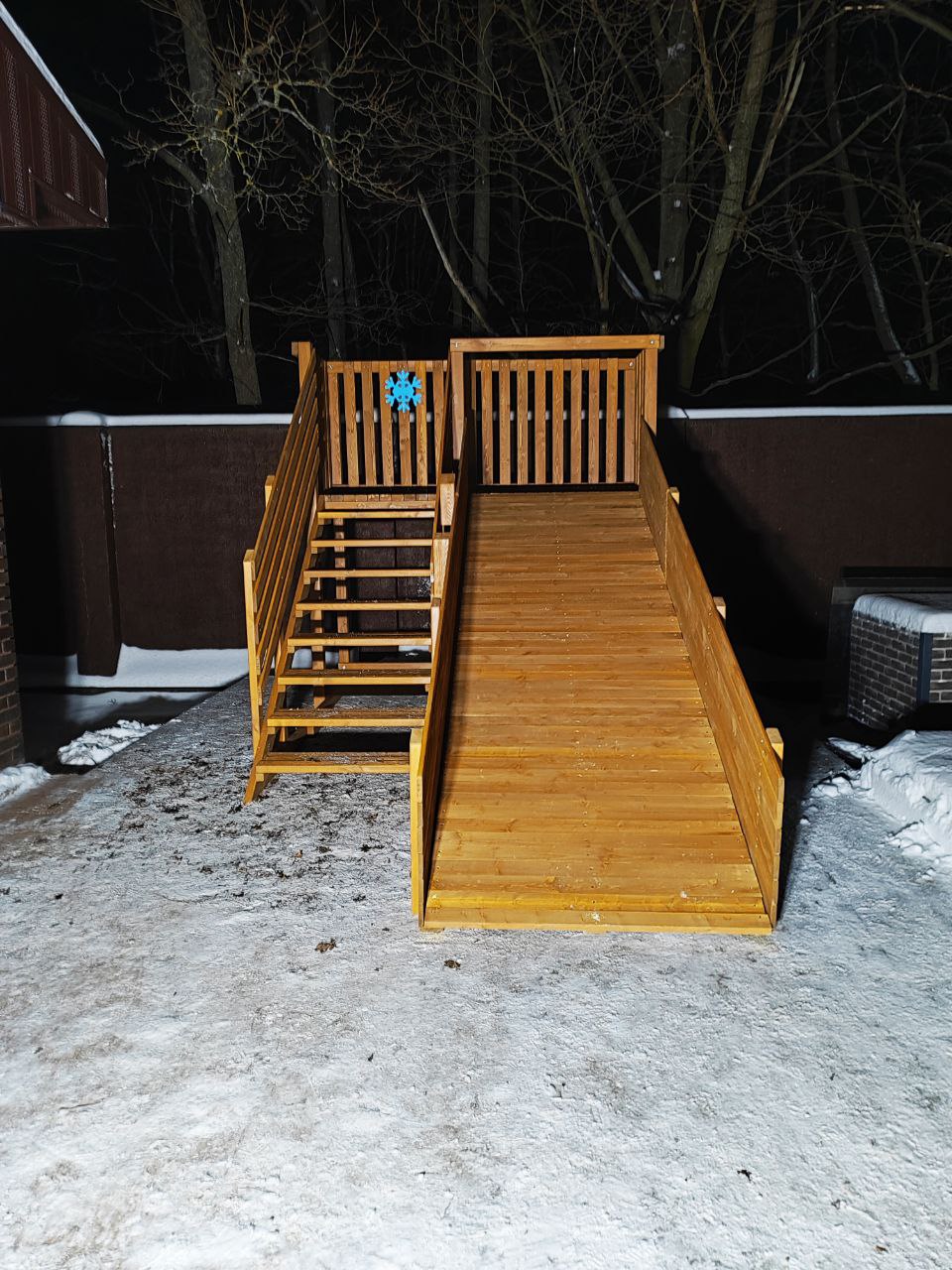 Сборка заливной деревянной горки 