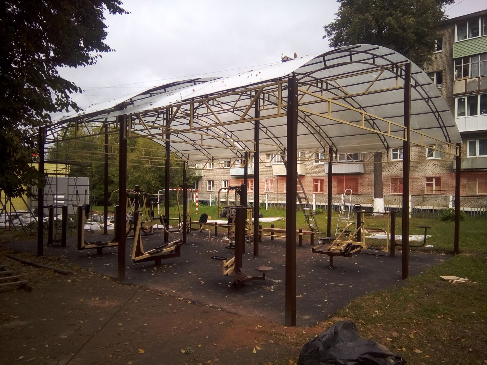 Навес для уличных тренажеров