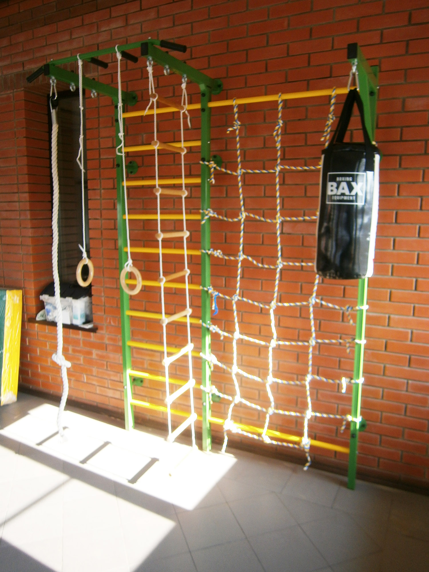 Домашний спортивный комплекс Семейный S1, с сетью для лазания, турником и кронштейном под грушу.