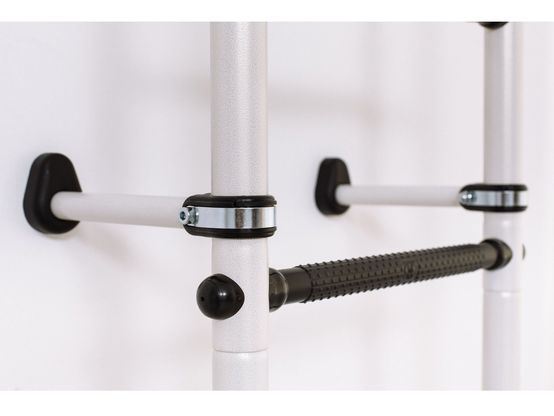 Крепеж для шведских стенок