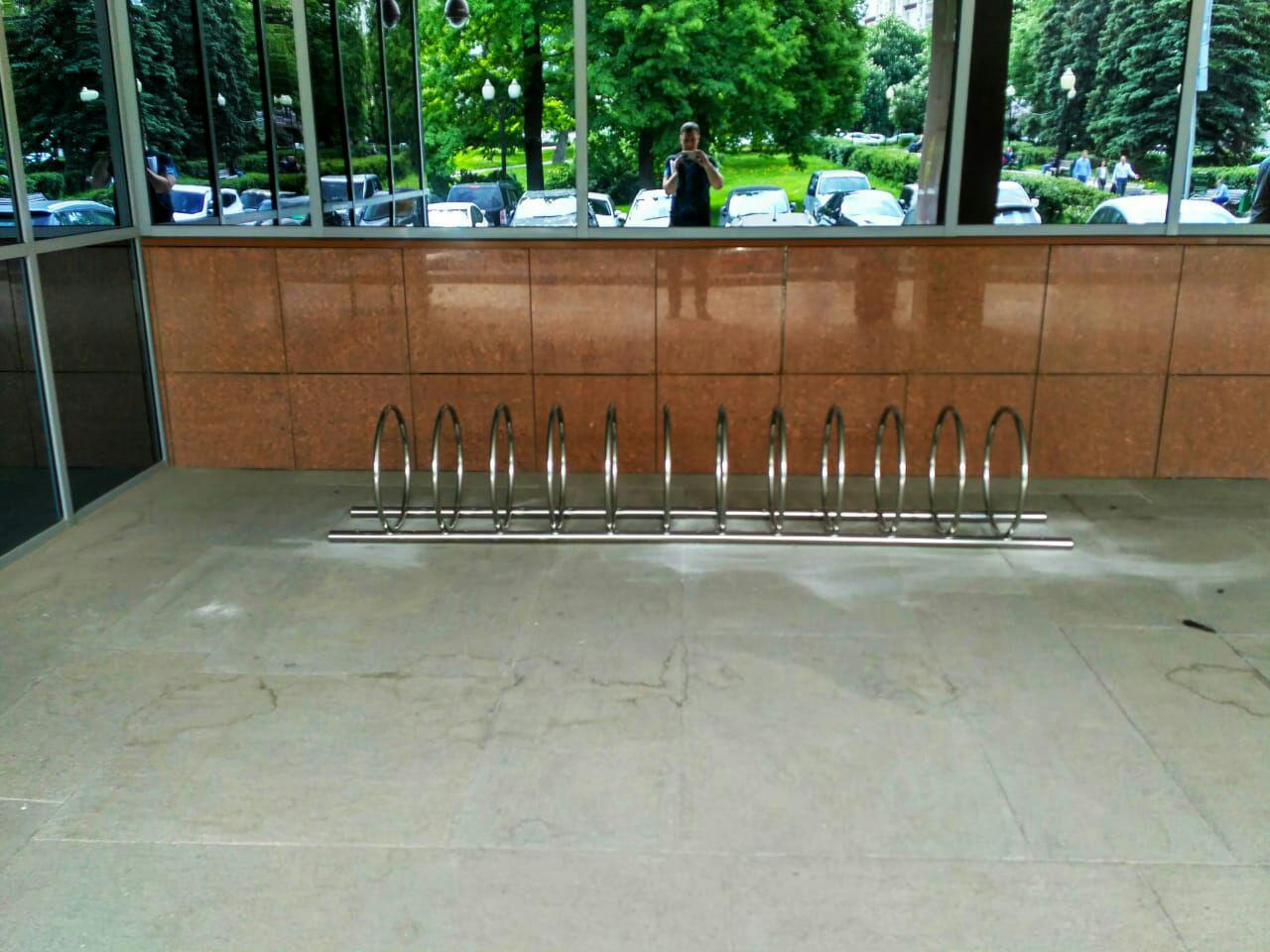 Велопарковка Луна из нержавеющей стали