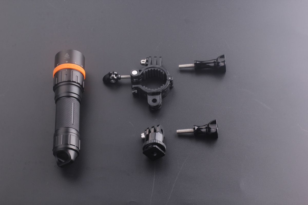 Фонарь Fenix SD11 дайвинговый