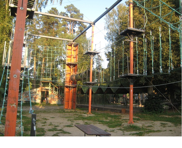 Веревочная высотная полоса препятствий