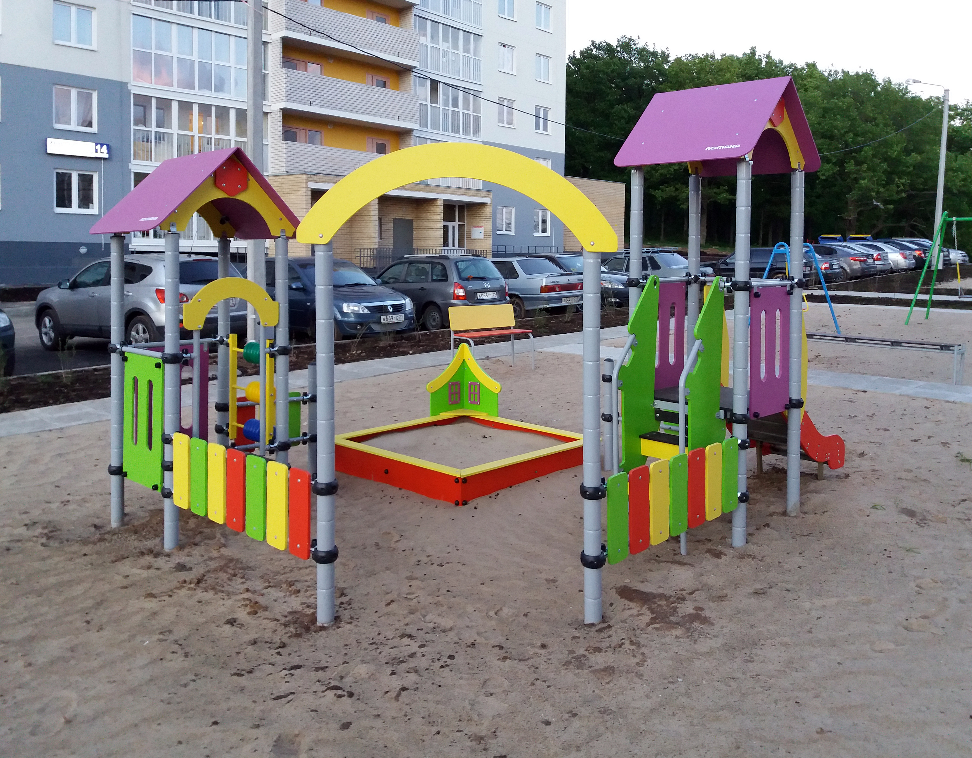 Песочный дворик с горкой «Romana 109.06.00»